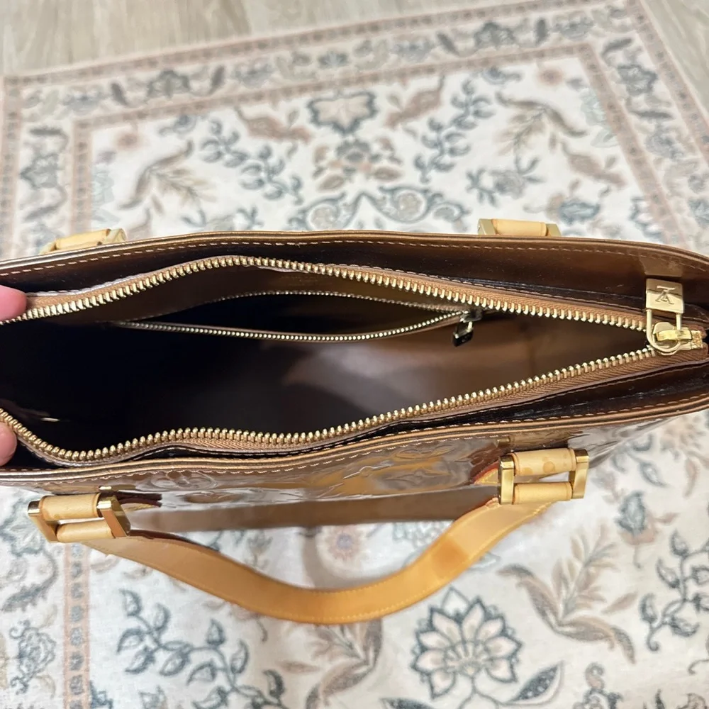 LOUIS VUITTON Bronze Vernis Monogram Houston Tote Bag - Picture 5 of 8